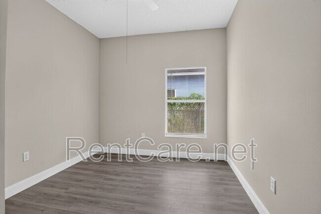 Building Photo - 121 Aurelia Ct