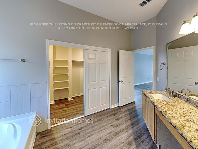 Building Photo - 6208 Sandstone Dr