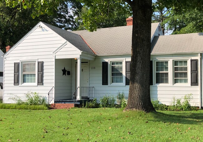 front entrance - 108 E Union St