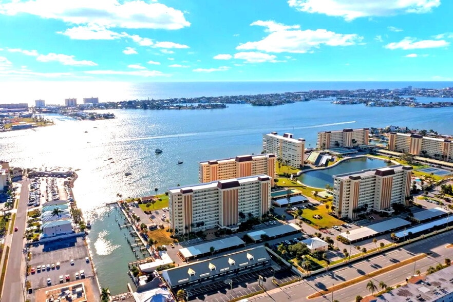 Building Photo - 4550 Cove Cir