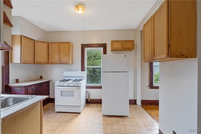Building Photo - 518 E Brighton Ave