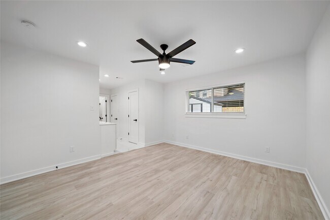 Building Photo - 5703 De Milo Dr