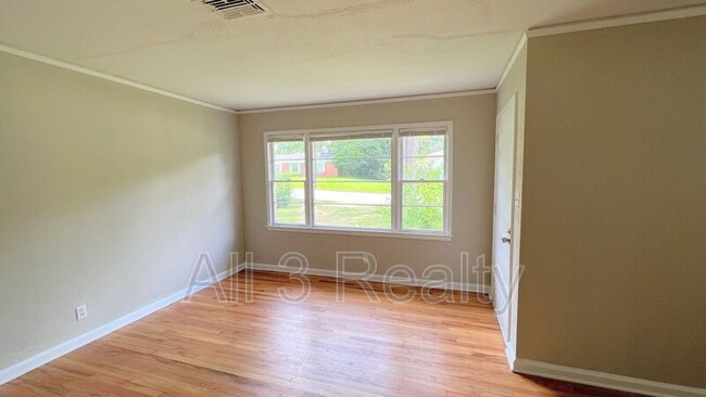 Building Photo - 924 Green Ridge Rd