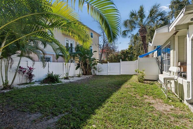 Building Photo - 2302 S Arrawana Ave