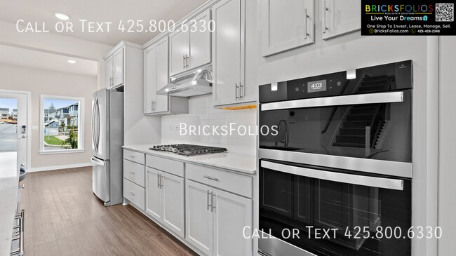 Building Photo - 5165 83rd Ave NE