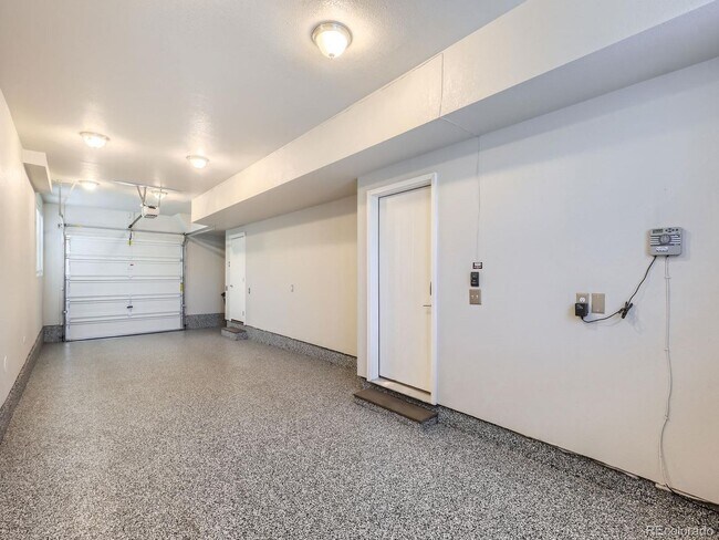 Building Photo - 2 bedroom townhome in Northfield Central Park Denver.