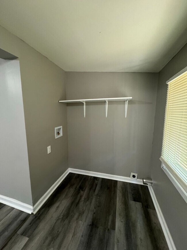 Building Photo - Cute 3 bed in Independence