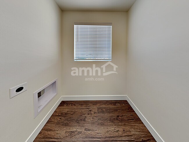 Building Photo - 19323 17th Ave Ct E