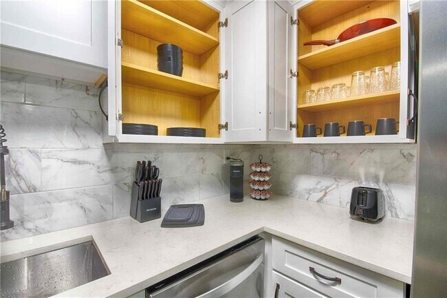 Building Photo - 1225 Graymont Dr SW