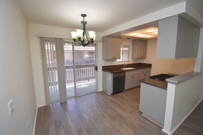 Building Photo - Gorgeous 2 Bedroom Condo