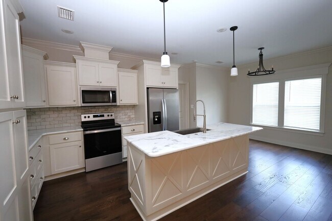 Building Photo - 4704 Crescent Ct