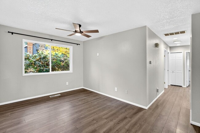 Building Photo - 13525 SW Roan Ct