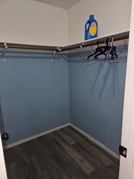 Building Photo - 2445 Sycamore Glen Dr