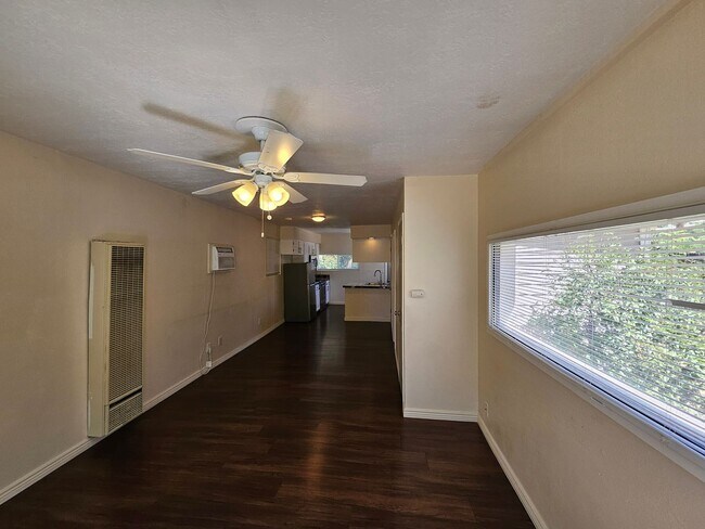 Building Photo - 911 Fruit Ave NW