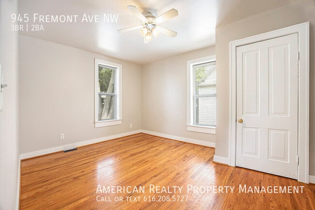 Building Photo - 945 Fremont Ave NW