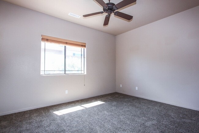 Building Photo - Willow Hills Home