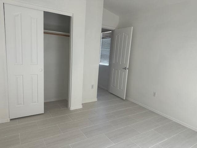 Building Photo - 2250 E Deer Valley Dr