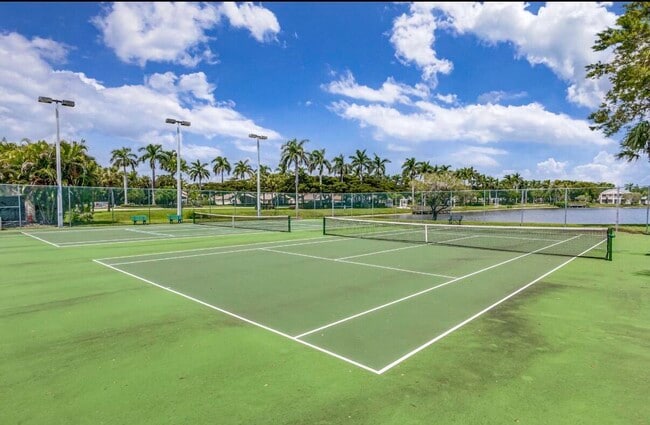 Building Photo - 10746 Oak Bend Way