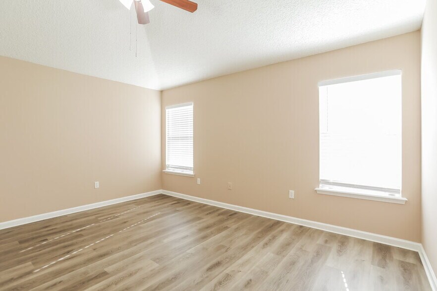 Building Photo - 3290 Silverado Cir