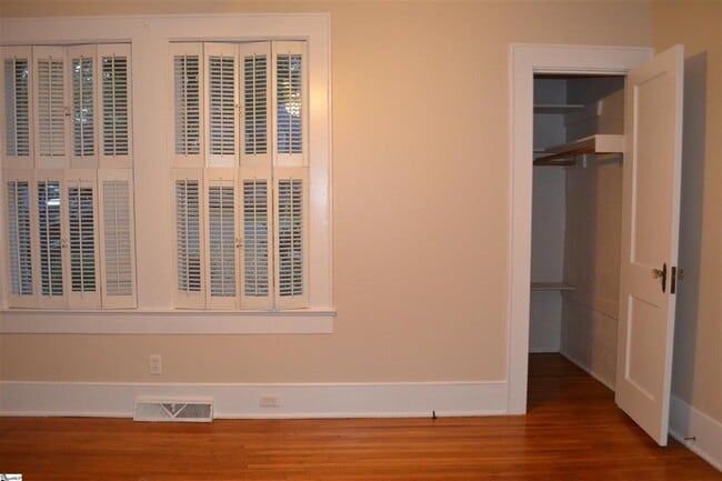 Building Photo - 40 Lanneau Dr