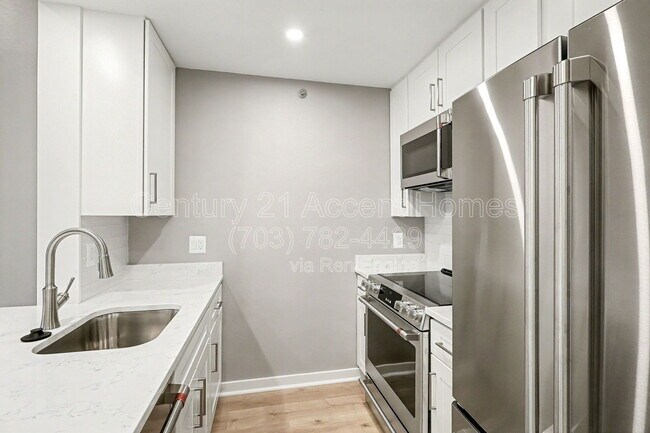 Building Photo - 3313 Wyndham Cir