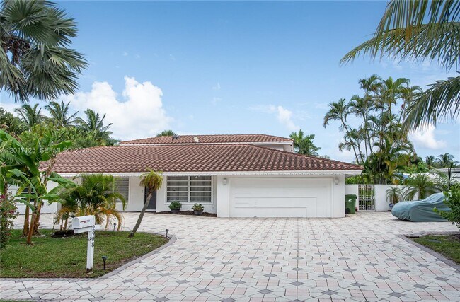 Building Photo - 2908 Bayview Dr