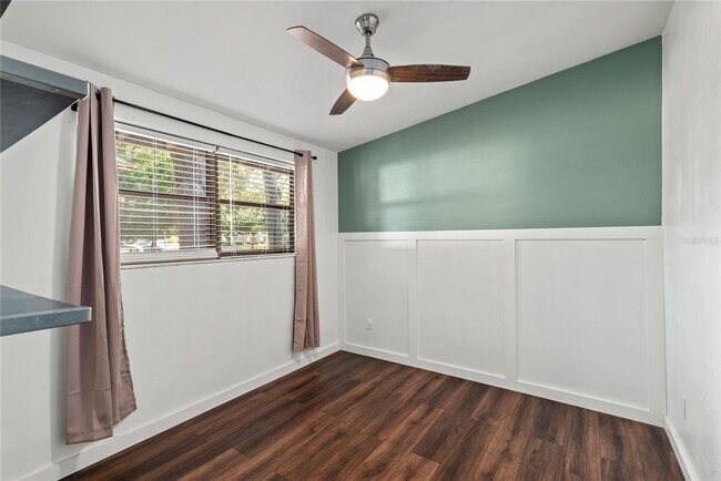 Building Photo - 2407 S Lois Ave