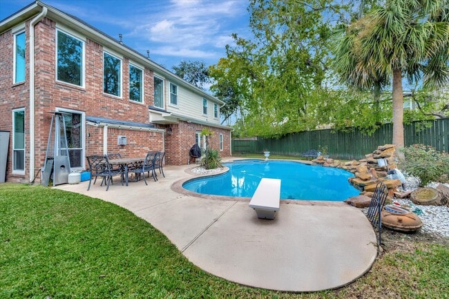 Building Photo - 1639 Lakeside Enclave Dr