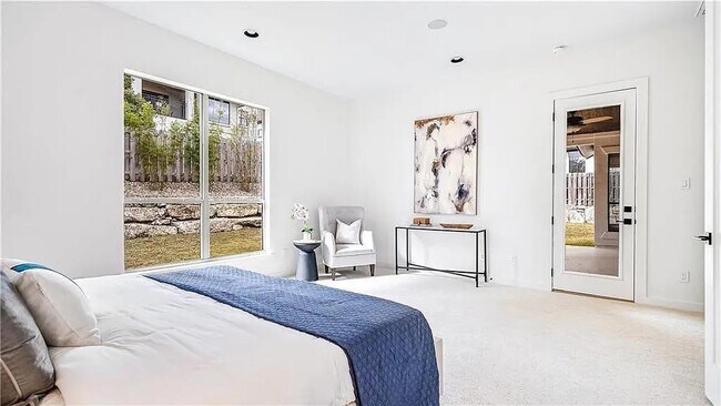 Building Photo - 15101 Barrie Dr