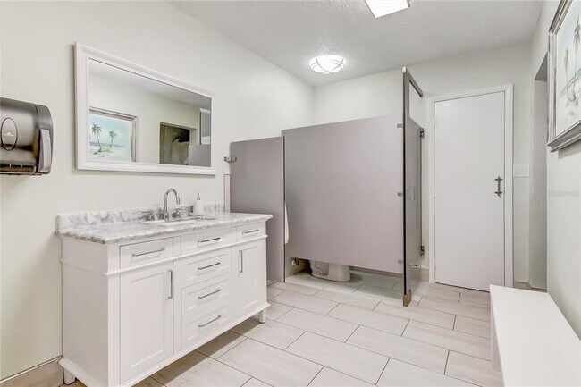Building Photo - 51 Island Way