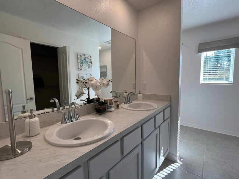 Building Photo - 4 Pritchard Dr