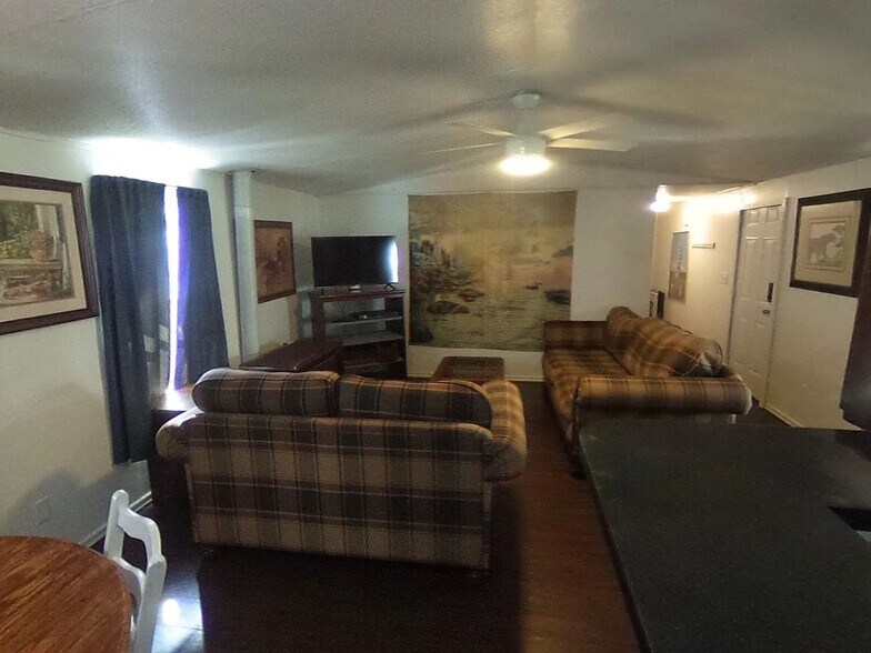 Building Photo - 204 Royal St