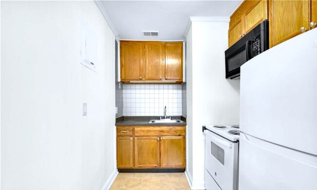 Building Photo - 803 Googe St