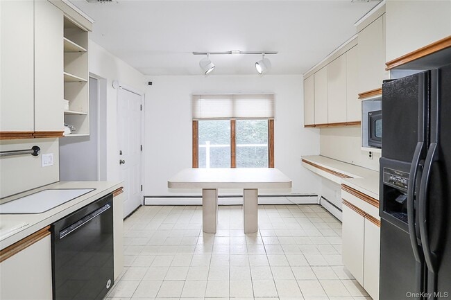 Building Photo - 14 Glenn Dr