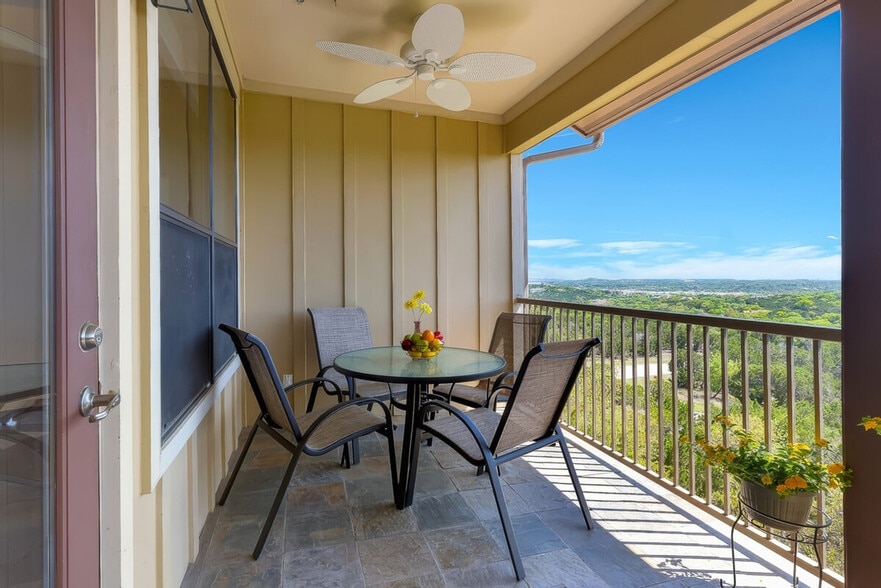 Building Photo - 17901 Edgewood Way