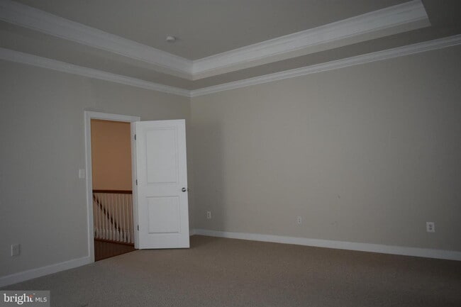 Building Photo - Luxurious Single-Family Home in Vibrant On...