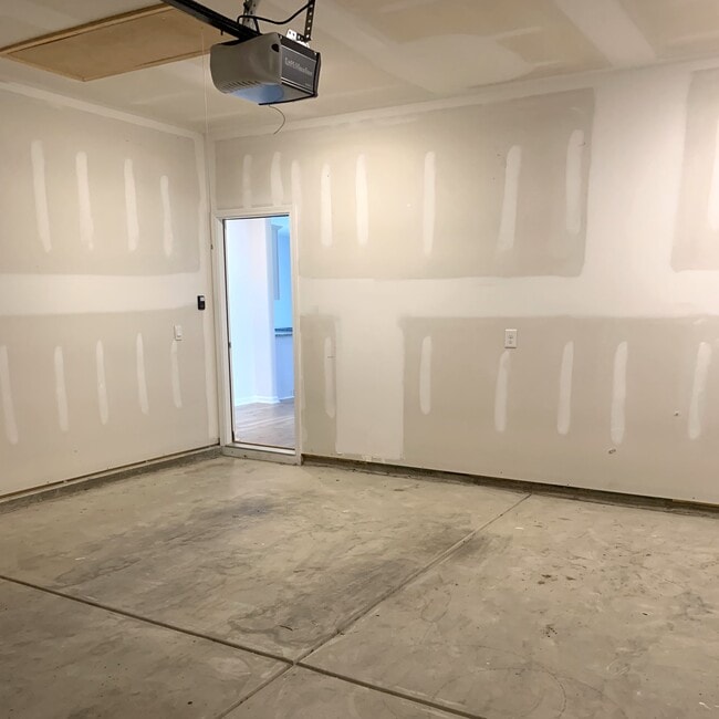 Building Photo - 246 Marauder Dr