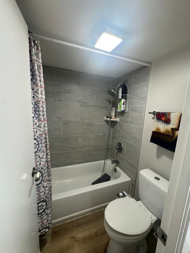 Building Photo - 1 bedroom, 1 bath near Pearlridge Shopping Center