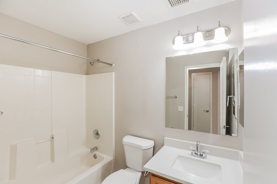 Building Photo - 16083 W Monroe St