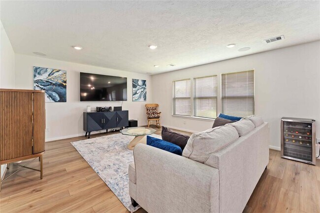 Building Photo - 12803 Pear Orchard Dr