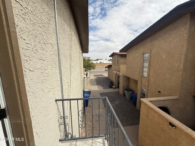 Building Photo - 10642 Cuatro Vistas Dr