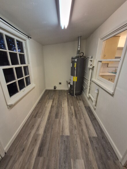 Building Photo - 1250 NW Ellan St