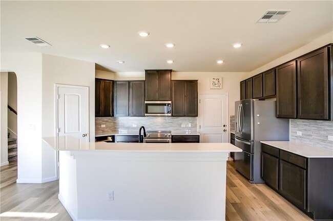 Building Photo - 545 Ayinger Ln