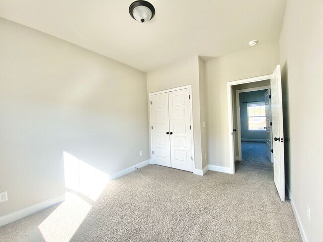 Building Photo - $1000 OFF 1st month rent!!!!Guyton Beauty!...