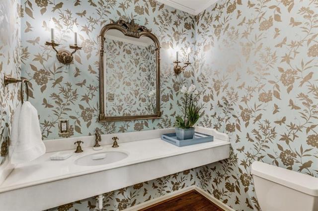 Building Photo - 2400 Winton Terrace W