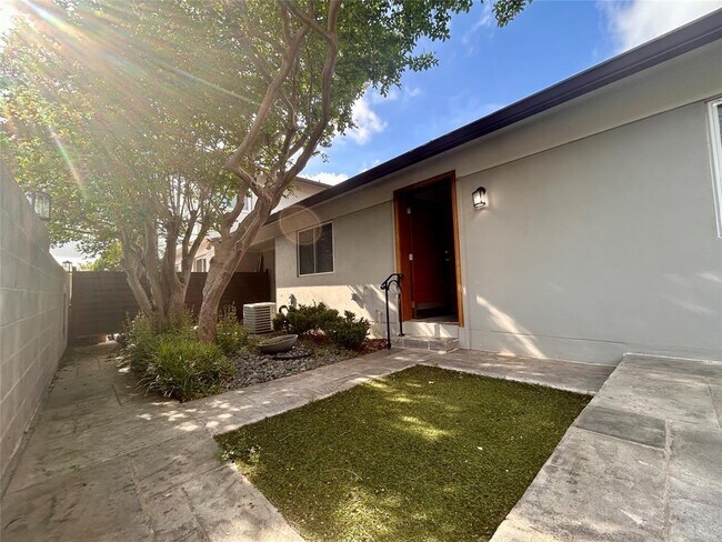 Building Photo - 8924 Trone Cir