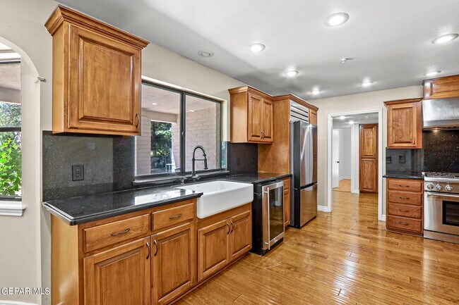 Building Photo - 5109 Memory Dr