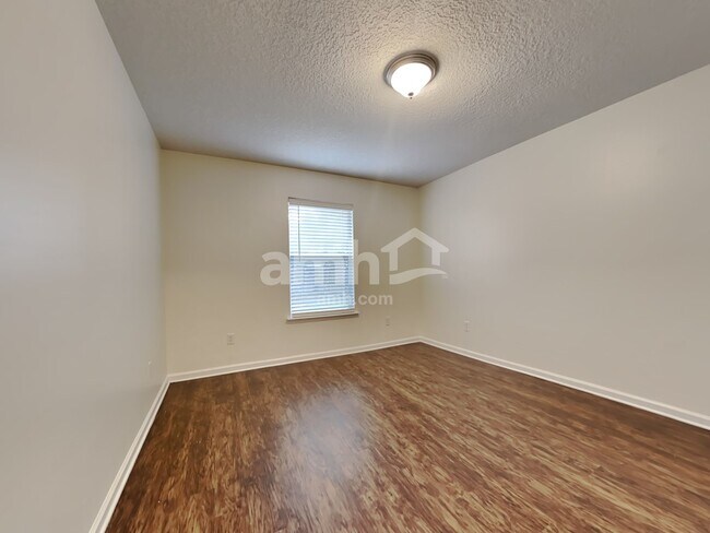 Building Photo - 3365 Shelley Dr