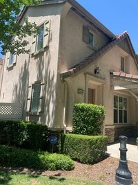 Building Photo - 28846 S Lake Dr