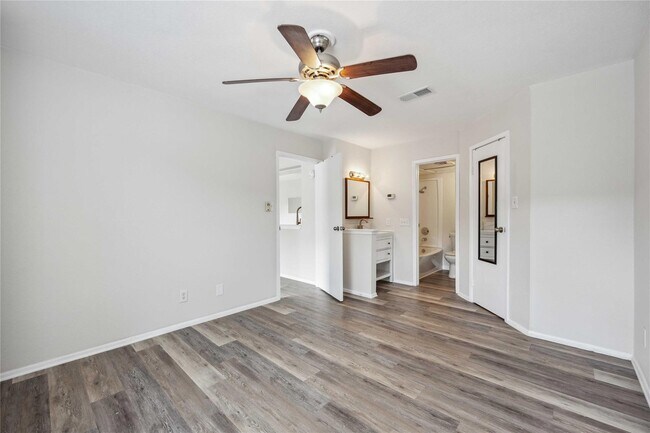 Building Photo - 15534 Zabolio Dr
